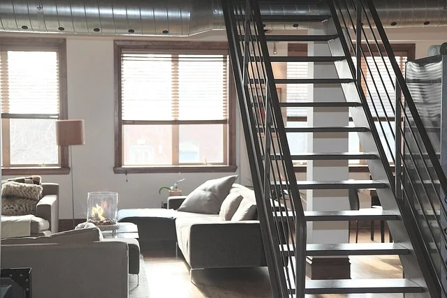 Półki Loftowe z Rur i Desek: Projekt Weekendowy DIY