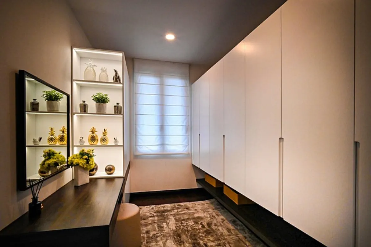 Szafa i garderoba na wymiar – drewno, metal, styl loft